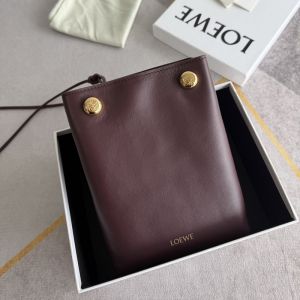 Loewe Pebble Pouch In Smooth Calfskin Burgundy